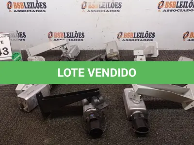 LOTE 243 - 01 LOTE COM VÁRIAS CÂMERAS DE MONITORAMENTO. (NO ESTADO) ATENÇÃO! FAZER A VISITAÇÃO ANTES DE ARREMATAR, NÃO SABEMOS SE FUNCIONA, LEILÃO NÃO TEM GARANTIA E NEM DEVOLUÇÃO, SUJEITO A POSSÍVEIS AVARIAS VISÍVEIS/OCULTAS E/OU AUSÊNCIA DE COMPONENTES.