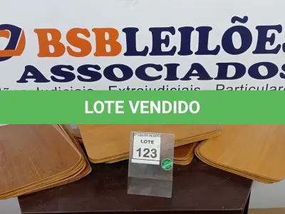 LOTE 123 - 20 PEÇAS DE MADEIRA. (NO ESTADO) ATENÇÃO! FAZER A VISITAÇÃO ANTES DE ARREMATAR, NÃO SABEMOS SE FUNCIONA. LEILÃO NÃO TEM GARANTIA E NEM DEVOLUÇÃO, SUJEITO A POSSÍVEIS AVARIAS VISÍVEIS/OCULTAS E/OU AUSÊNCIA DE COMPONENTES.
