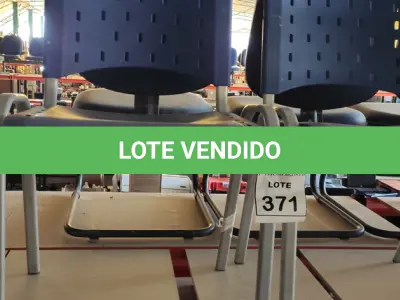 LOTE 371 - 02 CADEIRAS DE FERRO. (NO ESTADO) ATENÇÃO! FAZER A VISITAÇÃO ANTES DE ARREMATAR, NÃO SABEMOS SE FUNCIONA, LEILÃO NÃO TEM GARANTIA E NEM DEVOLUÇÃO, SUJEITO A POSSÍVEIS AVARIAS VISÍVEIS/OCULTAS E/OU AUSÊNCIA DE COMPONENTES.