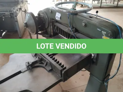 LOTE 454 - 01 GUILHOTINA INDUSTRIAL MARCA CATU. (NO ESTADO) ATENÇÃO! FAZER A VISITAÇÃO ANTES DE ARREMATAR, NÃO SABEMOS SE FUNCIONA, LEILÃO NÃO TEM GARANTIA E NEM DEVOLUÇÃO, SUJEITO A POSSÍVEIS AVARIAS VISÍVEIS/OCULTAS E/OU AUSÊNCIA DE COMPONENTES.