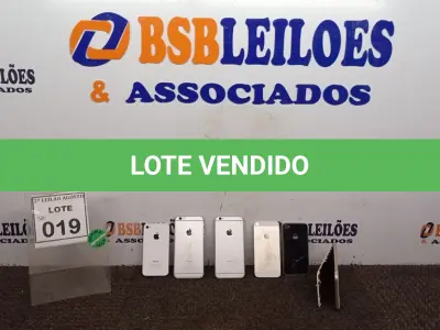 LOTE 019 - 06 IPHONES DE MODELOS DIVERSOS PARA RETIRADA DE PEÇAS. (NO ESTADO) ATENÇÃO! FAZER A VISITAÇÃO ANTES DE ARREMATAR, NÃO SABEMOS SE FUNCIONA, LEILÃO NÃO TEM GARANTIA E NEM DEVOLUÇÃO, SUJEITO A POSSÍVEIS AVARIAS VISÍVEIS/OCULTAS E/OU AUSÊNCIA DE COMPONENTES.