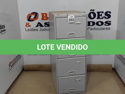 LOTE 352 - 01 ARQUIVO DE AÇO COM 04 GAVETAS. (NO ESTADO) ATENÇÃO! FAZER A VISITAÇÃO ANTES DE ARREMATAR, NÃO SABEMOS SE FUNCIONA, LEILÃO NÃO TEM GARANTIA E NEM DEVOLUÇÃO, SUJEITO A POSSÍVEIS AVARIAS VISÍVEIS/OCULTAS E/OU AUSÊNCIA DE COMPONENTES.
