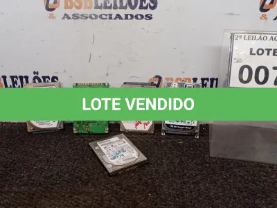 LOTE 007 - 05 HD PARA PC E VÁRIOS MOSQUETÕES. (NO ESTADO) ATENÇÃO! FAZER A VISITAÇÃO ANTES DE ARREMATAR, NÃO SABEMOS SE FUNCIONA, LEILÃO NÃO TEM GARANTIA E NEM DEVOLUÇÃO, SUJEITO A POSSÍVEIS AVARIAS VISÍVEIS/OCULTAS E/OU AUSÊNCIA DE COMPONENTES.