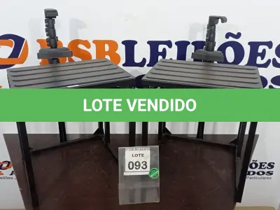 LOTE 093 - 02 BANCOS DE MODULO CENÁRIO. (NO ESTADO) ATENÇÃO! FAZER A VISITAÇÃO ANTES DE ARREMATAR, NÃO SABEMOS SE FUNCIONA, LEILÃO NÃO TEM GARANTIA E NEM DEVOLUÇÃO, SUJEITO A POSSÍVEIS AVARIAS VISÍVEIS/OCULTAS E/OU AUSÊNCIA DE COMPONENTES.