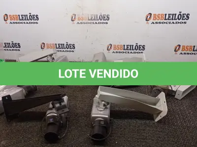 LOTE 243 - 01 LOTE COM VÁRIAS CÂMERAS DE MONITORAMENTO. (NO ESTADO) ATENÇÃO! FAZER A VISITAÇÃO ANTES DE ARREMATAR, NÃO SABEMOS SE FUNCIONA, LEILÃO NÃO TEM GARANTIA E NEM DEVOLUÇÃO, SUJEITO A POSSÍVEIS AVARIAS VISÍVEIS/OCULTAS E/OU AUSÊNCIA DE COMPONENTES.