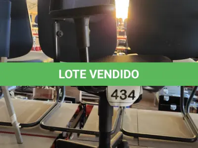 LOTE 434 - 01 CADEIRA DE ESCRITÓRIO COM RODINHAS. (NO ESTADO) ATENÇÃO! FAZER A VISITAÇÃO ANTES DE ARREMATAR, NÃO SABEMOS SE FUNCIONA. LEILÃO NÃO TEM GARANTIA E NEM DEVOLUÇÃO, SUJEITO A POSSÍVEIS AVARIAS VISÍVEIS/OCULTAS E/OU AUSÊNCIA DE COMPONENTES.