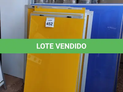 LOTE 452 - 27 PEÇAS DE VIDRO DE FACHADA. (NO ESTADO) ATENÇÃO! FAZER A VISITAÇÃO ANTES DE ARREMATAR, NÃO SABEMOS SE FUNCIONA, LEILÃO NÃO TEM GARANTIA E NEM DEVOLUÇÃO, SUJEITO A POSSÍVEIS AVARIAS VISÍVEIS/OCULTAS E/OU AUSÊNCIA DE COMPONENTES.