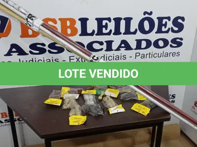 LOTE 067 - 03 VARÕES PARA CORTINA E VÁRIOS ACESSÓRIOS. (NO ESTADO) ATENÇÃO! FAZER A VISITAÇÃO ANTES DE ARREMATAR, NÃO SABEMOS SE FUNCIONA, LEILÃO NÃO TEM GARANTIA E NEM DEVOLUÇÃO, SUJEITO A POSSÍVEIS AVARIAS VISÍVEIS/OCULTAS E/OU AUSÊNCIA DE COMPONENTES.