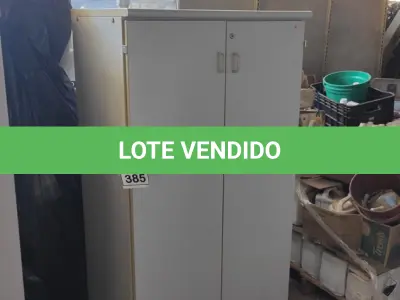 LOTE 385 - 01 ARMÁRIO ALTO EM MADEIRA COM 02 PORTAS E 02 PRATELEIRAS. (NO ESTADO) ATENÇÃO! FAZER A VISITAÇÃO ANTES DE ARREMATAR, NÃO SABEMOS SE FUNCIONA, LEILÃO NÃO TEM GARANTIA E NEM DEVOLUÇÃO, SUJEITO A POSSÍVEIS AVARIAS VISÍVEIS/OCULTAS E/OU AUSÊNCIA DE COMPONENTES.