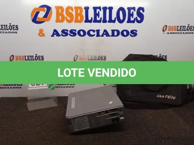 LOTE 027 - 01 PROJETOR MARCA SONY E BOLSA. (NO ESTADO) ATENÇÃO! FAZER A VISITAÇÃO ANTES DE ARREMATAR, NÃO SABEMOS SE FUNCIONA, LEILÃO NÃO TEM GARANTIA E NEM DEVOLUÇÃO, SUJEITO A POSSÍVEIS AVARIAS VISÍVEIS/OCULTAS E/OU AUSÊNCIA DE COMPONENTES.