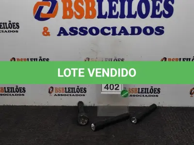 LOTE 402 - 03 LANTERNAS. (NO ESTADO) ATENÇÃO! FAZER A VISITAÇÃO ANTES DE ARREMATAR, NÃO SABEMOS SE FUNCIONA, LEILÃO NÃO TEM GARANTIA E NEM DEVOLUÇÃO, SUJEITO A POSSÍVEIS AVARIAS VISÍVEIS/OCULTAS E/OU AUSÊNCIA DE COMPONENTES.