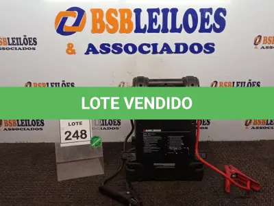 LOTE 248 - 01 AUXILIADOR DE PARTIDA 12V 500 MARCA BLACK & DECKER. (NO ESTADO) ATENÇÃO! FAZER A VISITAÇÃO ANTES DE ARREMATAR, NÃO SABEMOS SE FUNCIONA, LEILÃO NÃO TEM GARANTIA E NEM DEVOLUÇÃO, SUJEITO A POSSÍVEIS AVARIAS VISÍVEIS/OCULTAS E/OU AUSÊNCIA DE COMPONENTES.