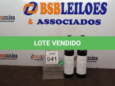 LOTE 041 - 02 GARRAFAS DE VINHO TINTO VALA REAL PORTUGUÊS SAFRA 2019 750ML. (NO ESTADO) ATENÇÃO! FAZER A VISITAÇÃO ANTES DE ARREMATAR, NÃO SABEMOS SE FUNCIONA, LEILÃO NÃO TEM GARANTIA E NEM DEVOLUÇÃO, SUJEITO A POSSÍVEIS AVARIAS VISÍVEIS/OCULTAS E/OU AUSÊNCIA DE COMPONENTES.