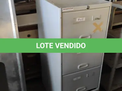 LOTE 375 - 01 ARQUIVO DE AÇO COM 04 GAVETAS. (NO ESTADO) ATENÇÃO! FAZER A VISITAÇÃO ANTES DE ARREMATAR, NÃO SABEMOS SE FUNCIONA, LEILÃO NÃO TEM GARANTIA E NEM DEVOLUÇÃO, SUJEITO A POSSÍVEIS AVARIAS VISÍVEIS/OCULTAS E/OU AUSÊNCIA DE COMPONENTES.