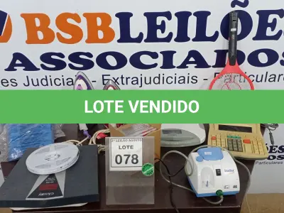 LOTE 078 - 02 FERROS DE PASSAR, 02 BALANÇAS CORPORAIS, GRANDE QUANTIDADE DE LACRES, 01 MOTOR DE NEBULIZADOR, 01 RAQUETE ELÉTRICA, 01 CALCULADORA COMERCIAL E 01 CAIXA DE CD-RW. (NO ESTADO) ATENÇÃO! FAZER A VISITAÇÃO ANTES DE ARREMATAR, NÃO SABEMOS SE FUNCIONA, LEILÃO NÃO TEM GARANTIA E NEM DEVOLUÇÃO, SUJEITO A POSSÍVEIS AVARIAS VISÍVEIS/OCULTAS E/OU AUSÊNCIA DE COMPONENTES.