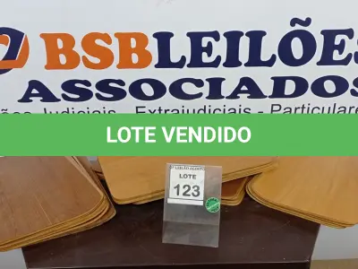 LOTE 123 - 20 PEÇAS DE MADEIRA. (NO ESTADO) ATENÇÃO! FAZER A VISITAÇÃO ANTES DE ARREMATAR, NÃO SABEMOS SE FUNCIONA. LEILÃO NÃO TEM GARANTIA E NEM DEVOLUÇÃO, SUJEITO A POSSÍVEIS AVARIAS VISÍVEIS/OCULTAS E/OU AUSÊNCIA DE COMPONENTES.