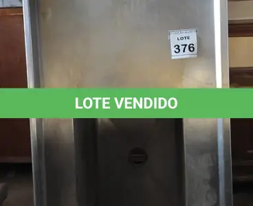 LOTE 376 - 01 TANQUE DE INOX COM 1.50X0.70. (NO ESTADO) ATENÇÃO! FAZER A VISITAÇÃO ANTES DE ARREMATAR, NÃO SABEMOS SE FUNCIONA, LEILÃO NÃO TEM GARANTIA E NEM DEVOLUÇÃO, SUJEITO A POSSÍVEIS AVARIAS VISÍVEIS/OCULTAS E/OU AUSÊNCIA DE COMPONENTES.