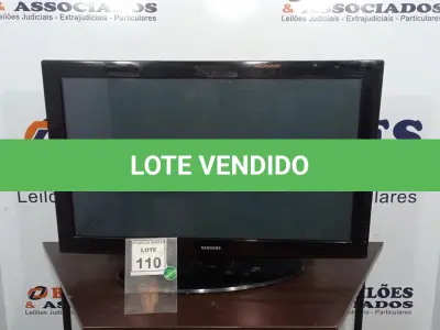 LOTE 110 - 01 TV LCD 42’’ MARCA SAMSUNG. (NO ESTADO) ATENÇÃO! FAZER A VISITAÇÃO ANTES DE ARREMATAR, NÃO SABEMOS SE FUNCIONA. LEILÃO NÃO TEM GARANTIA E NEM DEVOLUÇÃO, SUJEITO A POSSÍVEIS AVARIAS VISÍVEIS/OCULTAS E/OU AUSÊNCIA DE COMPONENTES.