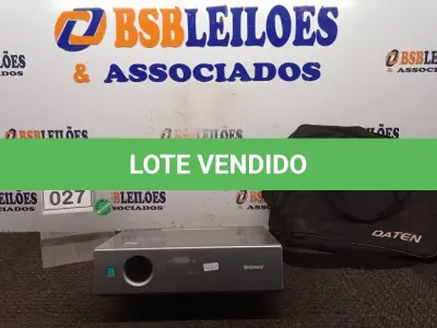LOTE 027 - 01 PROJETOR MARCA SONY E BOLSA. (NO ESTADO) ATENÇÃO! FAZER A VISITAÇÃO ANTES DE ARREMATAR, NÃO SABEMOS SE FUNCIONA, LEILÃO NÃO TEM GARANTIA E NEM DEVOLUÇÃO, SUJEITO A POSSÍVEIS AVARIAS VISÍVEIS/OCULTAS E/OU AUSÊNCIA DE COMPONENTES.