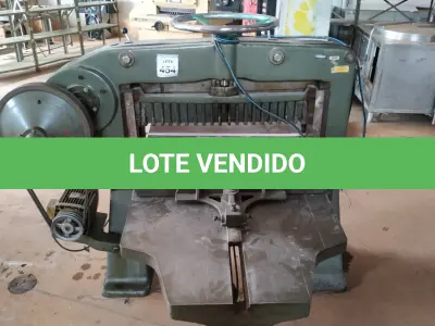 LOTE 454 - 01 GUILHOTINA INDUSTRIAL MARCA CATU. (NO ESTADO) ATENÇÃO! FAZER A VISITAÇÃO ANTES DE ARREMATAR, NÃO SABEMOS SE FUNCIONA, LEILÃO NÃO TEM GARANTIA E NEM DEVOLUÇÃO, SUJEITO A POSSÍVEIS AVARIAS VISÍVEIS/OCULTAS E/OU AUSÊNCIA DE COMPONENTES.