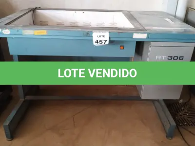 LOTE 457 - 01 MÁQUINA DE REVELAÇÃO DE CHAPAS. (NO ESTADO) ATENÇÃO! FAZER A VISITAÇÃO ANTES DE ARREMATAR, NÃO SABEMOS SE FUNCIONA, LEILÃO NÃO TEM GARANTIA E NEM DEVOLUÇÃO, SUJEITO A POSSÍVEIS AVARIAS VISÍVEIS/OCULTAS E/OU AUSÊNCIA DE COMPONENTES.