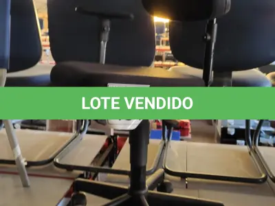 LOTE 434 - 01 CADEIRA DE ESCRITÓRIO COM RODINHAS. (NO ESTADO) ATENÇÃO! FAZER A VISITAÇÃO ANTES DE ARREMATAR, NÃO SABEMOS SE FUNCIONA. LEILÃO NÃO TEM GARANTIA E NEM DEVOLUÇÃO, SUJEITO A POSSÍVEIS AVARIAS VISÍVEIS/OCULTAS E/OU AUSÊNCIA DE COMPONENTES.