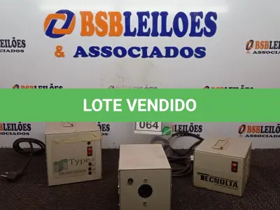 LOTE 064 - 03 TRANSFORMADORES MARCAS E MODELOS DIVERSOS. (NO ESTADO) ATENÇÃO! FAZER A VISITAÇÃO ANTES DE ARREMATAR, NÃO SABEMOS SE FUNCIONA, LEILÃO NÃO TEM GARANTIA E NEM DEVOLUÇÃO, SUJEITO A POSSÍVEIS AVARIAS VISÍVEIS/OCULTAS E/OU AUSÊNCIA DE COMPONENTES.