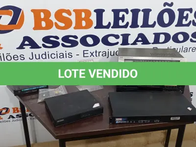 LOTE 105 - 02 RECEPTORES DE TV COM CONTROLE, 01 RECEIVER SR-130 MARCA CCE, 01 APARELHO DE DVD DV-344 MARCA PIONEER E 01 CONTROLADOR SAN 6500N MARCA ATTO. (NO ESTADO) ATENÇÃO! FAZER A VISITAÇÃO ANTES DE ARREMATAR, NÃO SABEMOS SE FUNCIONA. LEILÃO NÃO TEM GARANTIA E NEM DEVOLUÇÃO, SUJEITO A POSSÍVEIS AVARIAS VISÍVEIS/OCULTAS E/OU AUSÊNCIA DE COMPONENTES.