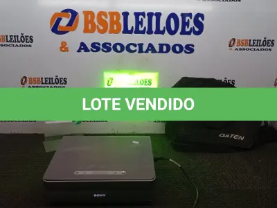 LOTE 027 - 01 PROJETOR MARCA SONY E BOLSA. (NO ESTADO) ATENÇÃO! FAZER A VISITAÇÃO ANTES DE ARREMATAR, NÃO SABEMOS SE FUNCIONA, LEILÃO NÃO TEM GARANTIA E NEM DEVOLUÇÃO, SUJEITO A POSSÍVEIS AVARIAS VISÍVEIS/OCULTAS E/OU AUSÊNCIA DE COMPONENTES.