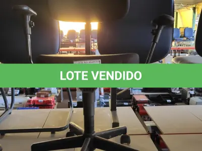LOTE 432 - 01 CADEIRA DE ESCRITÓRIO COM RODINHAS. (NO ESTADO) ATENÇÃO! FAZER A VISITAÇÃO ANTES DE ARREMATAR, NÃO SABEMOS SE FUNCIONA. LEILÃO NÃO TEM GARANTIA E NEM DEVOLUÇÃO, SUJEITO A POSSÍVEIS AVARIAS VISÍVEIS/OCULTAS E/OU AUSÊNCIA DE COMPONENTES.