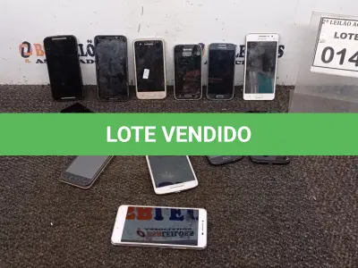 LOTE 014 - 12 CELULARES SMARTPHONE DE MARCAS E MODELOS DIVERSOS PARA RETIRADA DE PEÇAS. (NO ESTADO) ATENÇÃO! FAZER A VISITAÇÃO ANTES DE ARREMATAR, NÃO SABEMOS SE FUNCIONA, LEILÃO NÃO TEM GARANTIA E NEM DEVOLUÇÃO, SUJEITO A POSSÍVEIS AVARIAS VISÍVEIS/OCULTAS E/OU AUSÊNCIA DE COMPONENTES.