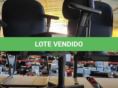 LOTE 432 - 01 CADEIRA DE ESCRITÓRIO COM RODINHAS. (NO ESTADO) ATENÇÃO! FAZER A VISITAÇÃO ANTES DE ARREMATAR, NÃO SABEMOS SE FUNCIONA. LEILÃO NÃO TEM GARANTIA E NEM DEVOLUÇÃO, SUJEITO A POSSÍVEIS AVARIAS VISÍVEIS/OCULTAS E/OU AUSÊNCIA DE COMPONENTES.