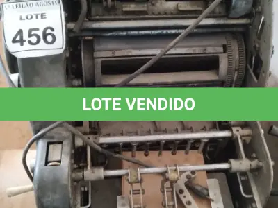 LOTE 456 - 01 MÁQUINA IMPRESSORA OFFSET. (NO ESTADO) ATENÇÃO! FAZER A VISITAÇÃO ANTES DE ARREMATAR, NÃO SABEMOS SE FUNCIONA, LEILÃO NÃO TEM GARANTIA E NEM DEVOLUÇÃO, SUJEITO A POSSÍVEIS AVARIAS VISÍVEIS/OCULTAS E/OU AUSÊNCIA DE COMPONENTES.