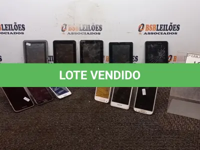 LOTE 005 - 04 TABLETS E 05 CELULARES DE MARCAS E MODELOS DIVERSOS PARA RETIRADA DE PEÇAS. (NO ESTADO) ATENÇÃO! FAZER A VISITAÇÃO ANTES DE ARREMATAR, NÃO SABEMOS SE FUNCIONA, LEILÃO NÃO TEM GARANTIA E NEM DEVOLUÇÃO, SUJEITO A POSSÍVEIS AVARIAS VISÍVEIS/OCULTAS E/OU AUSÊNCIA DE COMPONENTES.
