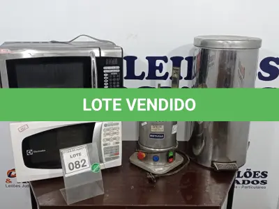 LOTE 082 - 02 MICRO-ONDAS SEM PRATO, 01 LIXEIRA EM INOX E 01 PROCESSADOR DE ALIMENTOS MARCA METVISA. (NO ESTADO) ATENÇÃO! FAZER A VISITAÇÃO ANTES DE ARREMATAR, NÃO SABEMOS SE FUNCIONA. LEILÃO NÃO TEM GARANTIA E NEM DEVOLUÇÃO, SUJEITO A POSSÍVEIS AVARIAS VISÍVEIS/OCULTAS E/OU AUSÊNCIA DE COMPONENTES.