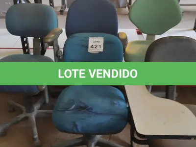 LOTE 421 - 05 CADEIRAS DE ESCRITÓRIO SENDO 04 DE RODINHAS E 01 COM PÉS FIXOS. (NO ESTADO) ATENÇÃO! FAZER A VISITAÇÃO ANTES DE ARREMATAR, NÃO SABEMOS SE FUNCIONA. LEILÃO NÃO TEM GARANTIA E NEM DEVOLUÇÃO, SUJEITO A POSSÍVEIS AVARIAS VISÍVEIS/OCULTAS E/OU AUSÊNCIA DE COMPONENTES.