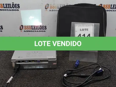 LOTE 414 - 01 PROJETOR LG COM CASE E CABOS. (NO ESTADO) ATENÇÃO! FAZER A VISITAÇÃO ANTES DE ARREMATAR, NÃO SABEMOS SE FUNCIONA, LEILÃO NÃO TEM GARANTIA E NEM DEVOLUÇÃO, SUJEITO A POSSÍVEIS AVARIAS VISÍVEIS/OCULTAS E/OU AUSÊNCIA DE COMPONENTES.