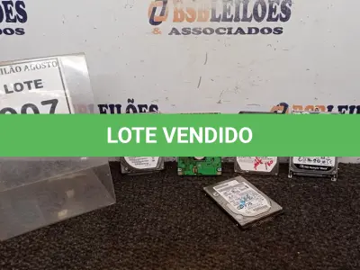 LOTE 007 - 05 HD PARA PC E VÁRIOS MOSQUETÕES. (NO ESTADO) ATENÇÃO! FAZER A VISITAÇÃO ANTES DE ARREMATAR, NÃO SABEMOS SE FUNCIONA, LEILÃO NÃO TEM GARANTIA E NEM DEVOLUÇÃO, SUJEITO A POSSÍVEIS AVARIAS VISÍVEIS/OCULTAS E/OU AUSÊNCIA DE COMPONENTES.