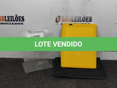 LOTE 403 - 01 TABLET MARCA POSITIVO COM CASE. (NO ESTADO) ATENÇÃO! FAZER A VISITAÇÃO ANTES DE ARREMATAR, NÃO SABEMOS SE FUNCIONA, LEILÃO NÃO TEM GARANTIA E NEM DEVOLUÇÃO, SUJEITO A POSSÍVEIS AVARIAS VISÍVEIS/OCULTAS E/OU AUSÊNCIA DE COMPONENTES.