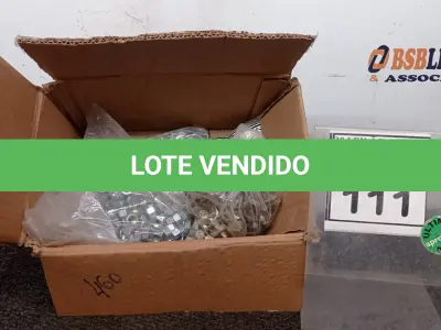 LOTE 111 - 01 LOTE COM GRANDE QUANTIDADE DE PARAFUSOS E PORCAS. (NO ESTADO) ATENÇÃO! FAZER A VISITAÇÃO ANTES DE ARREMATAR, NÃO SABEMOS SE FUNCIONA, LEILÃO NÃO TEM GARANTIA E NEM DEVOLUÇÃO, SUJEITO A POSSÍVEIS AVARIAS VISÍVEIS/OCULTAS E/OU AUSÊNCIA DE COMPONENTES.