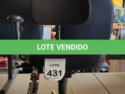 LOTE 431 - 01 CADEIRA DE ESCRITÓRIO COM RODINHAS. (NO ESTADO) ATENÇÃO! FAZER A VISITAÇÃO ANTES DE ARREMATAR, NÃO SABEMOS SE FUNCIONA. LEILÃO NÃO TEM GARANTIA E NEM DEVOLUÇÃO, SUJEITO A POSSÍVEIS AVARIAS VISÍVEIS/OCULTAS E/OU AUSÊNCIA DE COMPONENTES.