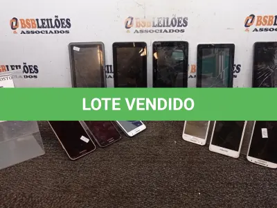 LOTE 005 - 04 TABLETS E 05 CELULARES DE MARCAS E MODELOS DIVERSOS PARA RETIRADA DE PEÇAS. (NO ESTADO) ATENÇÃO! FAZER A VISITAÇÃO ANTES DE ARREMATAR, NÃO SABEMOS SE FUNCIONA, LEILÃO NÃO TEM GARANTIA E NEM DEVOLUÇÃO, SUJEITO A POSSÍVEIS AVARIAS VISÍVEIS/OCULTAS E/OU AUSÊNCIA DE COMPONENTES.