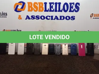 LOTE 014 - 12 CELULARES SMARTPHONE DE MARCAS E MODELOS DIVERSOS PARA RETIRADA DE PEÇAS. (NO ESTADO) ATENÇÃO! FAZER A VISITAÇÃO ANTES DE ARREMATAR, NÃO SABEMOS SE FUNCIONA, LEILÃO NÃO TEM GARANTIA E NEM DEVOLUÇÃO, SUJEITO A POSSÍVEIS AVARIAS VISÍVEIS/OCULTAS E/OU AUSÊNCIA DE COMPONENTES.
