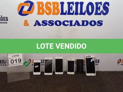 LOTE 019 - 06 IPHONES DE MODELOS DIVERSOS PARA RETIRADA DE PEÇAS. (NO ESTADO) ATENÇÃO! FAZER A VISITAÇÃO ANTES DE ARREMATAR, NÃO SABEMOS SE FUNCIONA, LEILÃO NÃO TEM GARANTIA E NEM DEVOLUÇÃO, SUJEITO A POSSÍVEIS AVARIAS VISÍVEIS/OCULTAS E/OU AUSÊNCIA DE COMPONENTES.