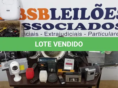LOTE 080 - 01 SWITCH MARCA CISCO, 04 CÂMERAS PARA RETIRADA DE PEÇAS, 01 CAIXA COM VÁRIAS CAIXINHAS DE SOM, 01 MICROFONE DE MESA, CABOS DE ROTEADORES E PERIFÉRICOS DIVERSOS. (NO ESTADO) ATENÇÃO! FAZER A VISITAÇÃO ANTES DE ARREMATAR, NÃO SABEMOS SE FUNCIONA, LEILÃO NÃO TEM GARANTIA E NEM DEVOLUÇÃO, SUJEITO A POSSÍVEIS AVARIAS VISÍVEIS/OCULTAS E/OU AUSÊNCIA DE COMPONENTES.