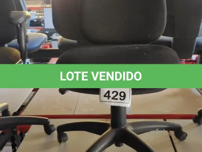 LOTE 429 - 01 CADEIRA DE ESCRITÓRIO COM RODINHAS. (NO ESTADO) ATENÇÃO! FAZER A VISITAÇÃO ANTES DE ARREMATAR, NÃO SABEMOS SE FUNCIONA. LEILÃO NÃO TEM GARANTIA E NEM DEVOLUÇÃO, SUJEITO A POSSÍVEIS AVARIAS VISÍVEIS/OCULTAS E/OU AUSÊNCIA DE COMPONENTES.