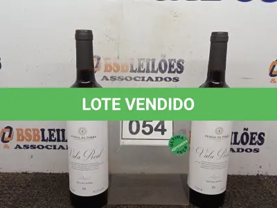 LOTE 054 - 02 GARRAFAS DE VINHO TINTO VALA REAL PORTUGUÊS SAFRA 2019 750ML. (NO ESTADO) ATENÇÃO! FAZER A VISITAÇÃO ANTES DE ARREMATAR, NÃO SABEMOS SE FUNCIONA, LEILÃO NÃO TEM GARANTIA E NEM DEVOLUÇÃO, SUJEITO A POSSÍVEIS AVARIAS VISÍVEIS/OCULTAS E/OU AUSÊNCIA DE COMPONENTES.