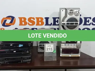 LOTE 215 - 02 APARELHOS DE DVD, 01 APARELHO DE VINIL, 01 VÍDEO CASSETE E APARELHO DE SOM COM 02 CAIXAS. (NO ESTADO) ATENÇÃO! FAZER A VISITAÇÃO ANTES DE ARREMATAR, NÃO SABEMOS SE FUNCIONA. LEILÃO NÃO TEM GARANTIA E NEM DEVOLUÇÃO, SUJEITO A POSSÍVEIS AVARIAS VISÍVEIS/OCULTAS E/OU AUSÊNCIA DE COMPONENTES.