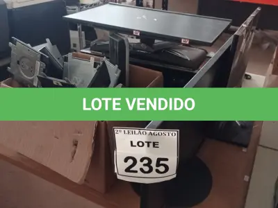 LOTE 235 - 07 MONITORES DE MARCAS MODELOS DIVERSOS. (NO ESTADO) ATENÇÃO! FAZER A VISITAÇÃO ANTES DE ARREMATAR, NÃO SABEMOS SE FUNCIONA. LEILÃO NÃO TEM GARANTIA E NEM DEVOLUÇÃO, SUJEITO A POSSÍVEIS AVARIAS VISÍVEIS/OCULTAS E/OU AUSÊNCIA DE COMPONENTES.