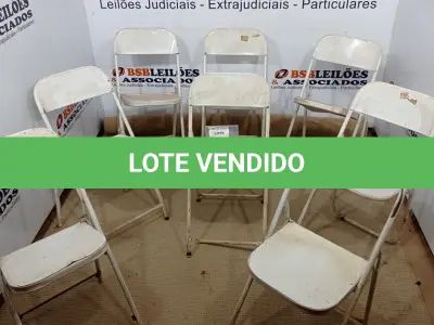 LOTE 279 - 08 CADEIRAS DE FERRO DOBRÁVEL. (NO ESTADO) ATENÇÃO! FAZER A VISITAÇÃO ANTES DE ARREMATAR, NÃO SABEMOS SE FUNCIONA. LEILÃO NÃO TEM GARANTIA E NEM DEVOLUÇÃO, SUJEITO A POSSÍVEIS AVARIAS VISÍVEIS/OCULTAS E/OU AUSÊNCIA DE COMPONENTES.